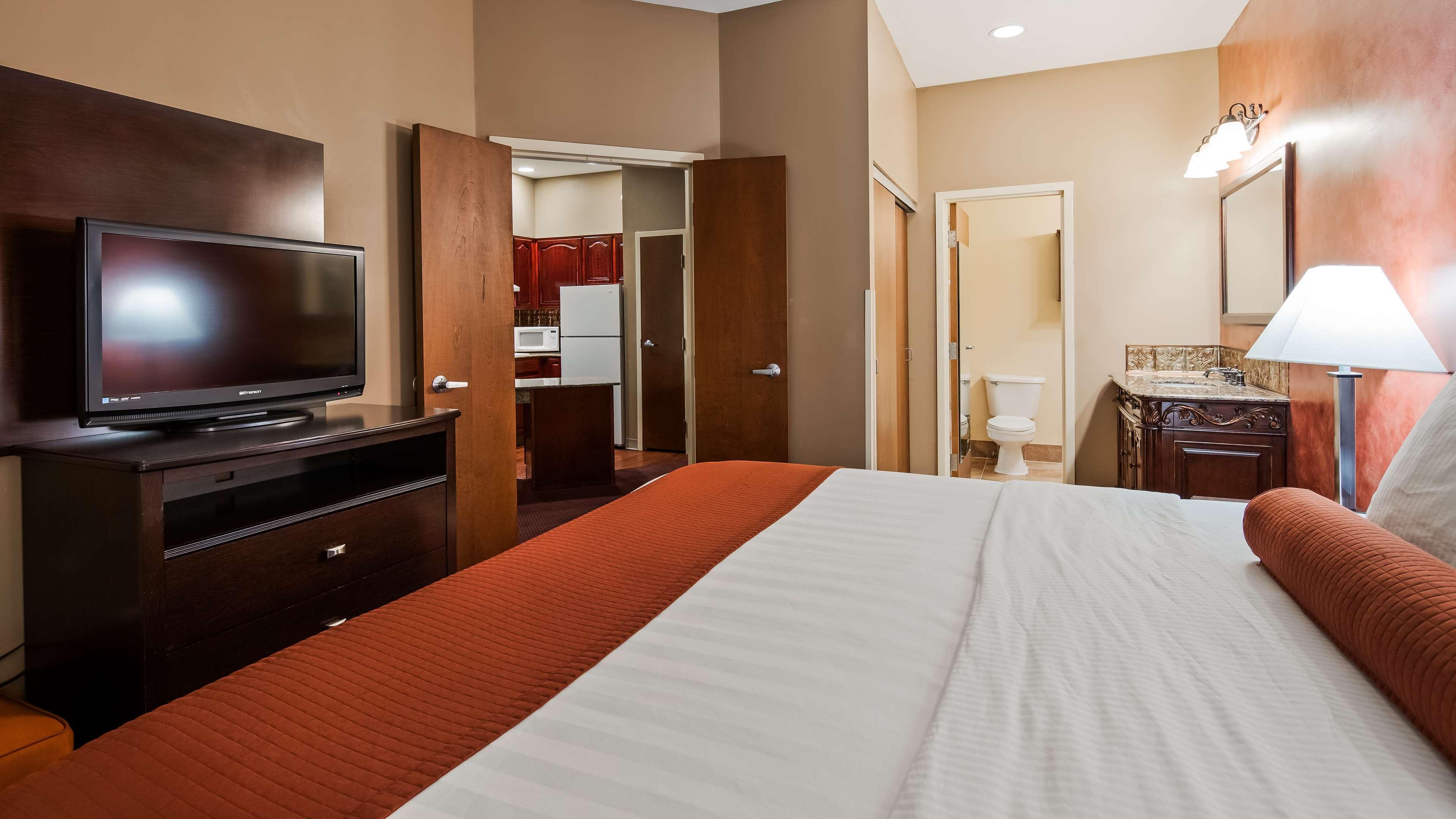 Best Western Plus Hannaford Inn & Suites Kenwood Buitenkant foto