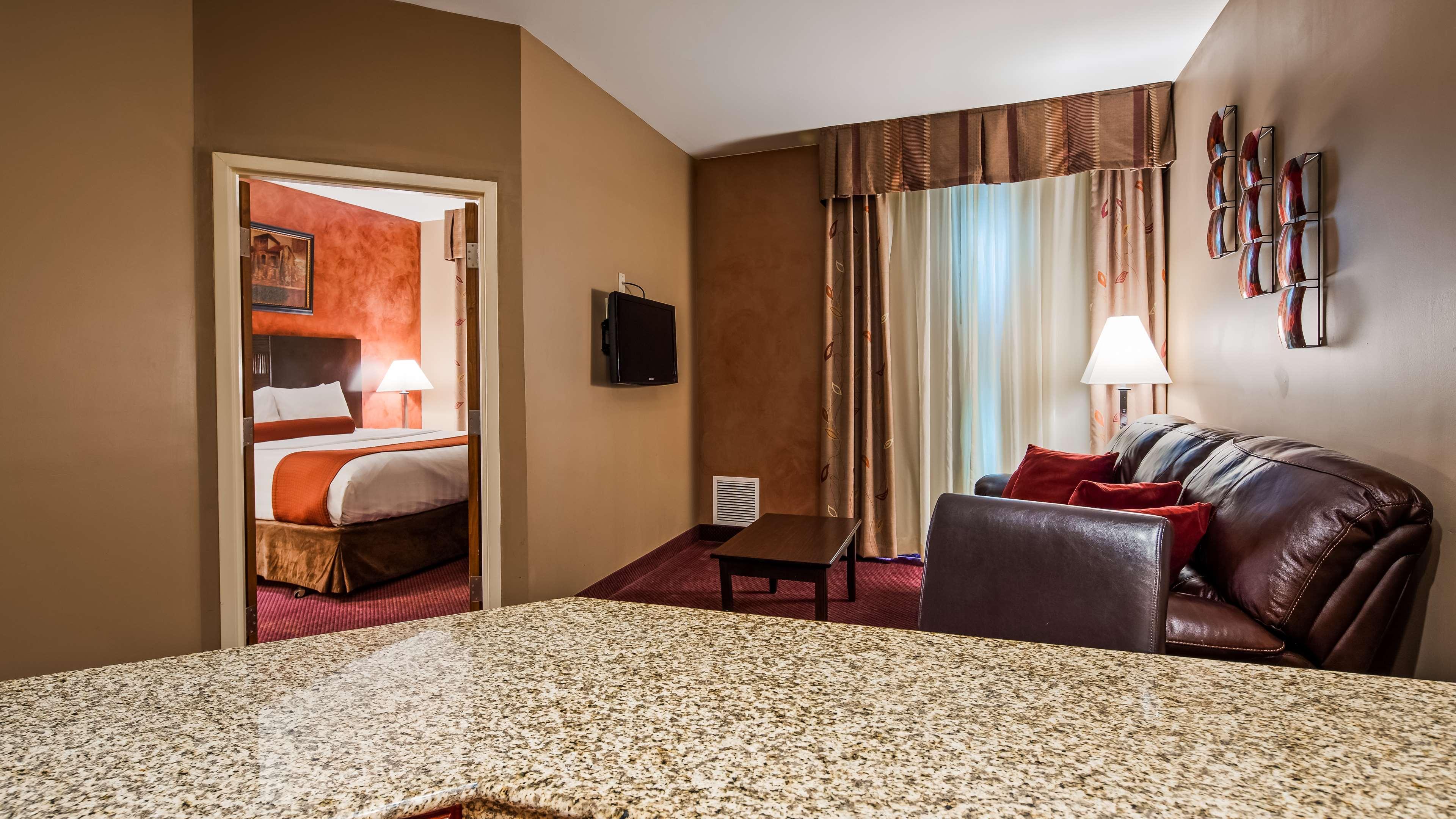 Best Western Plus Hannaford Inn & Suites Kenwood Buitenkant foto