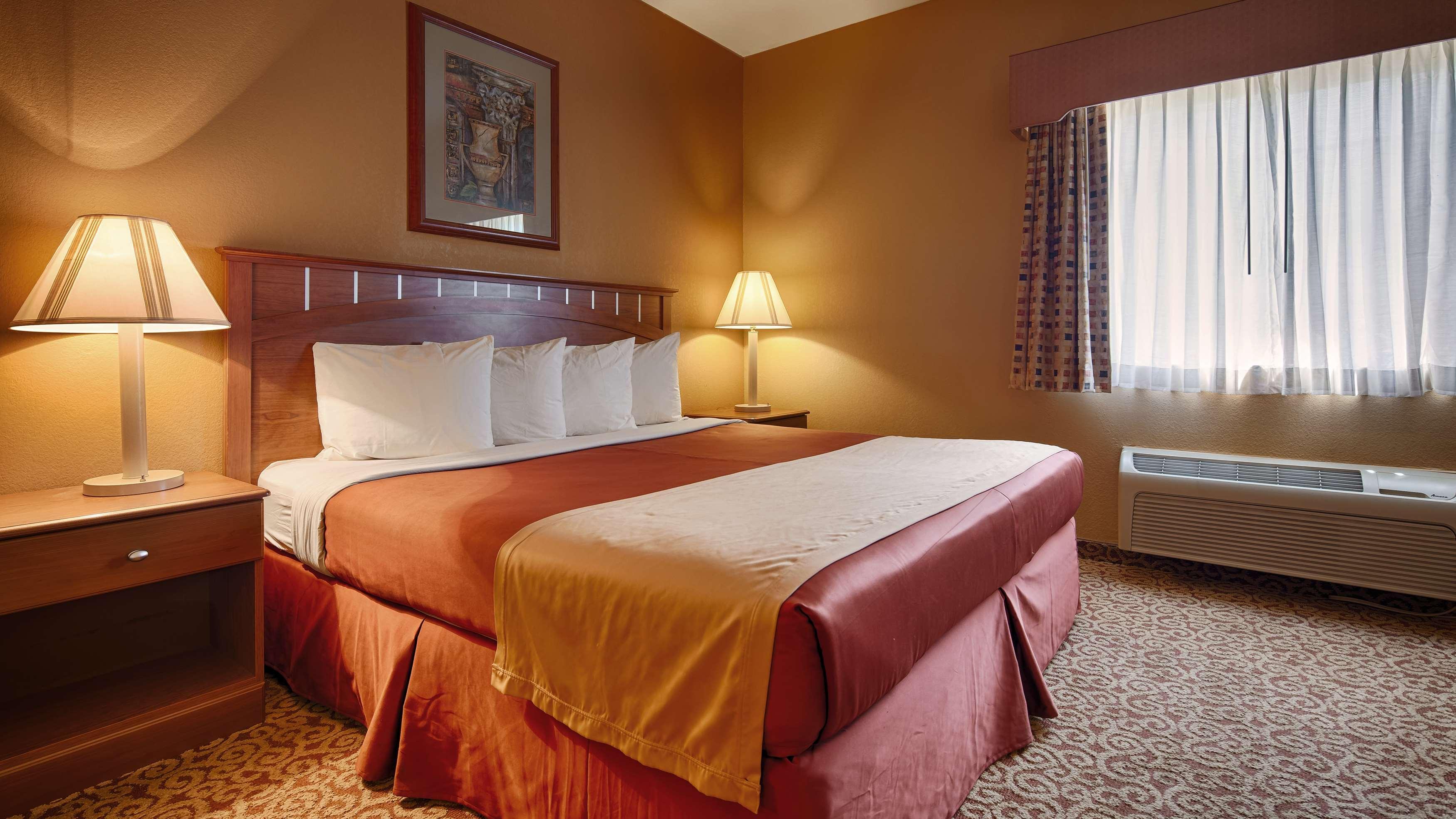 Best Western Plus Hannaford Inn & Suites Kenwood Buitenkant foto