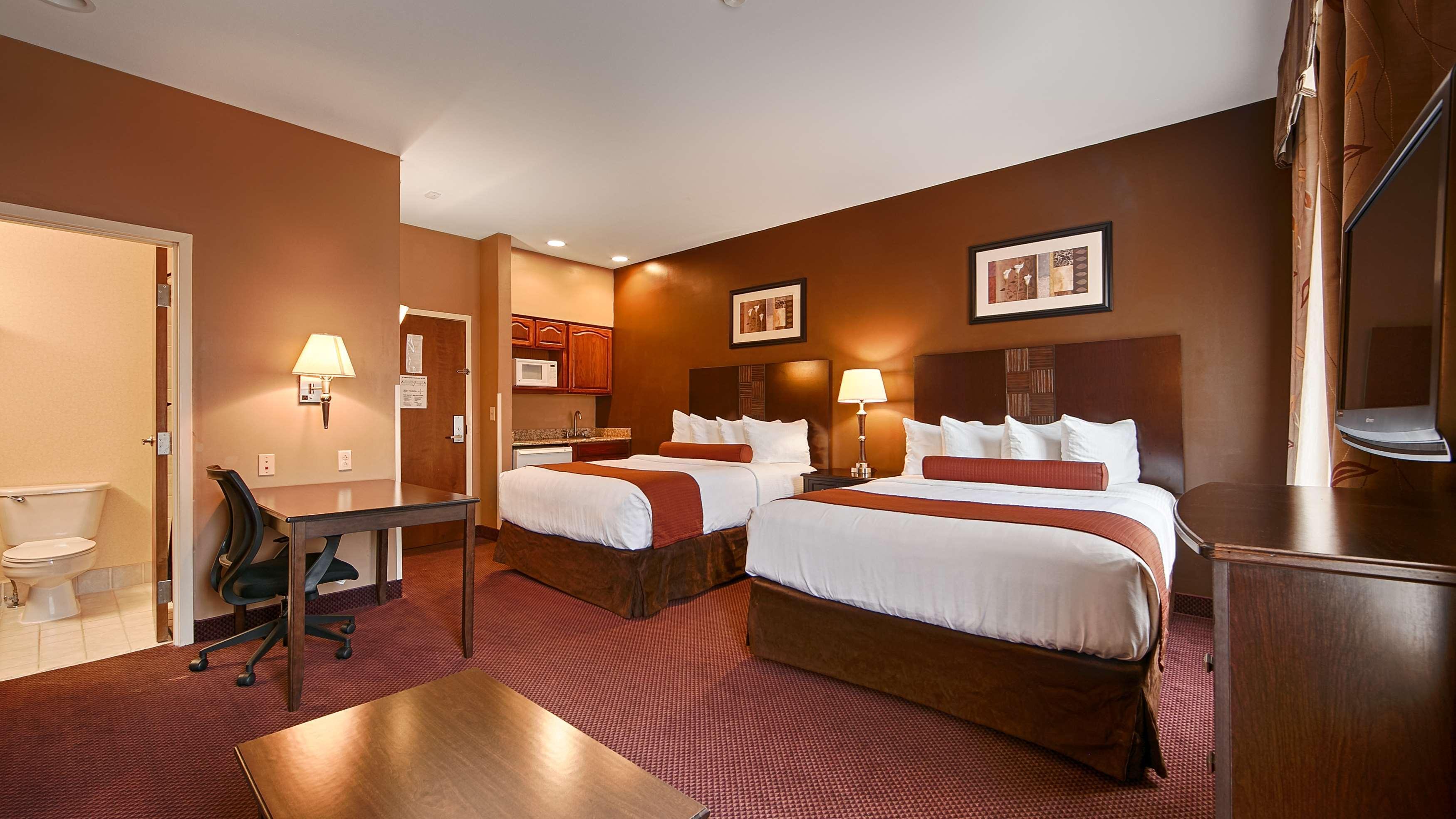 Best Western Plus Hannaford Inn & Suites Kenwood Buitenkant foto