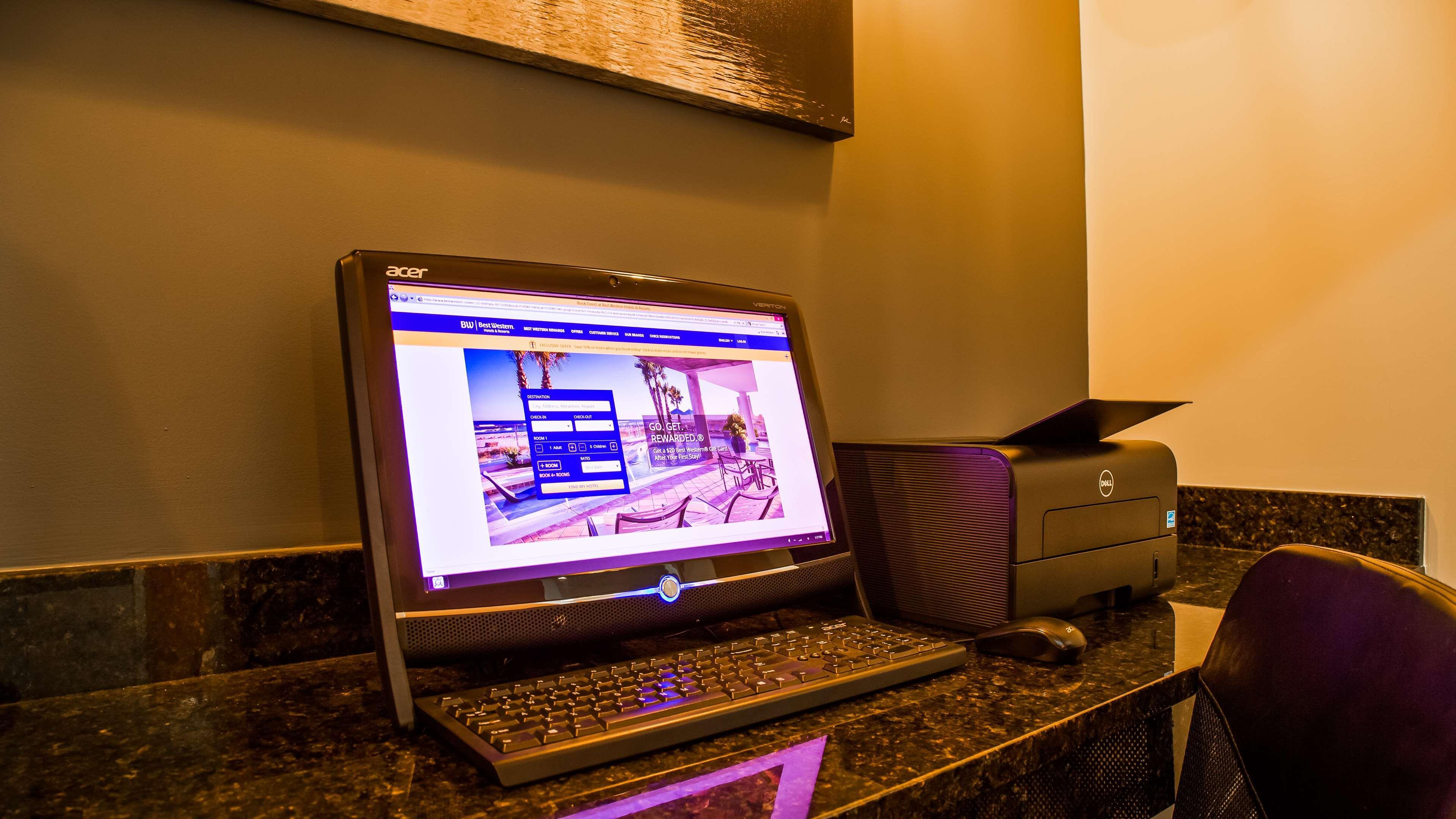 Best Western Plus Hannaford Inn & Suites Kenwood Buitenkant foto