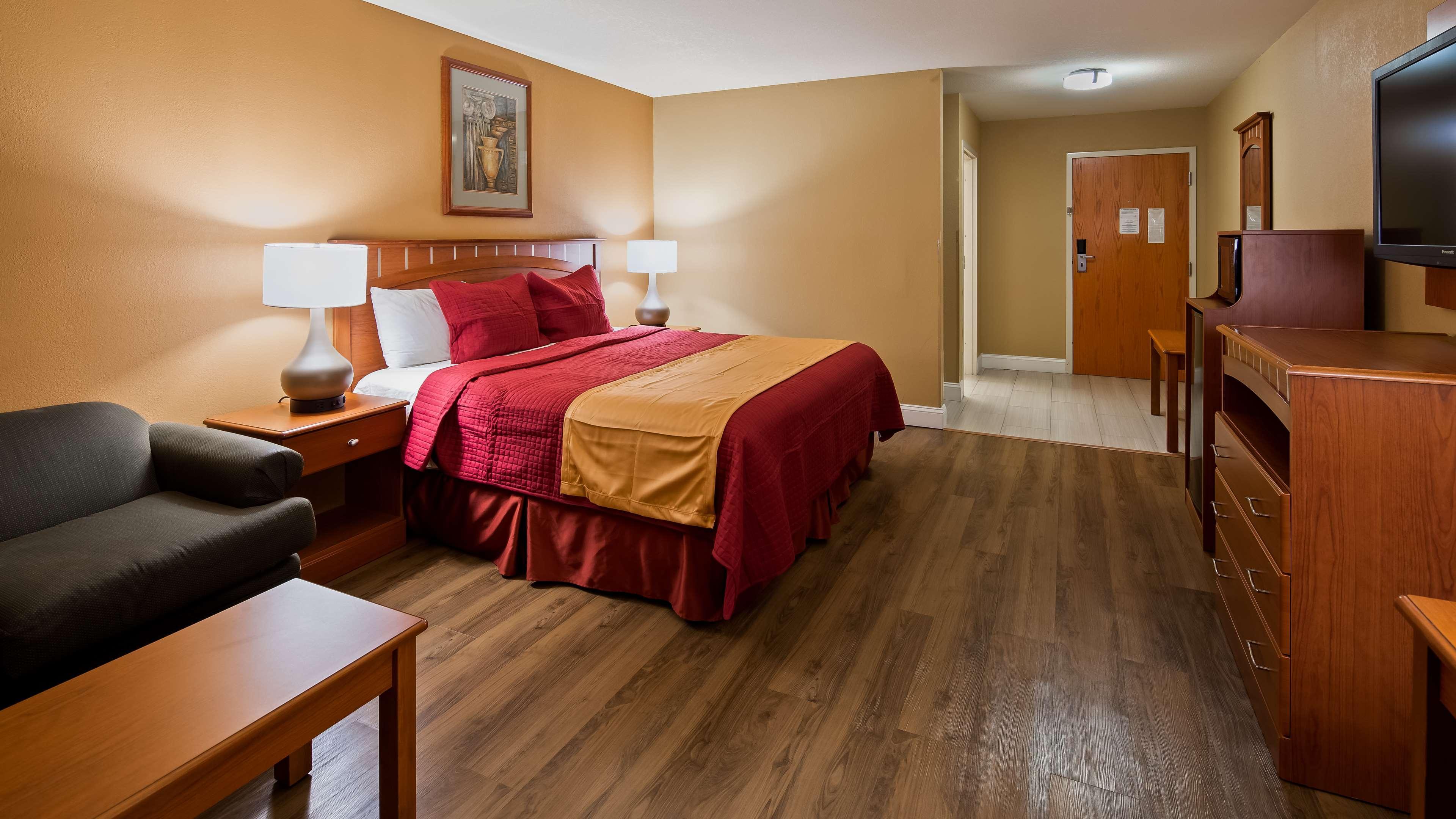 Best Western Plus Hannaford Inn & Suites Kenwood Buitenkant foto