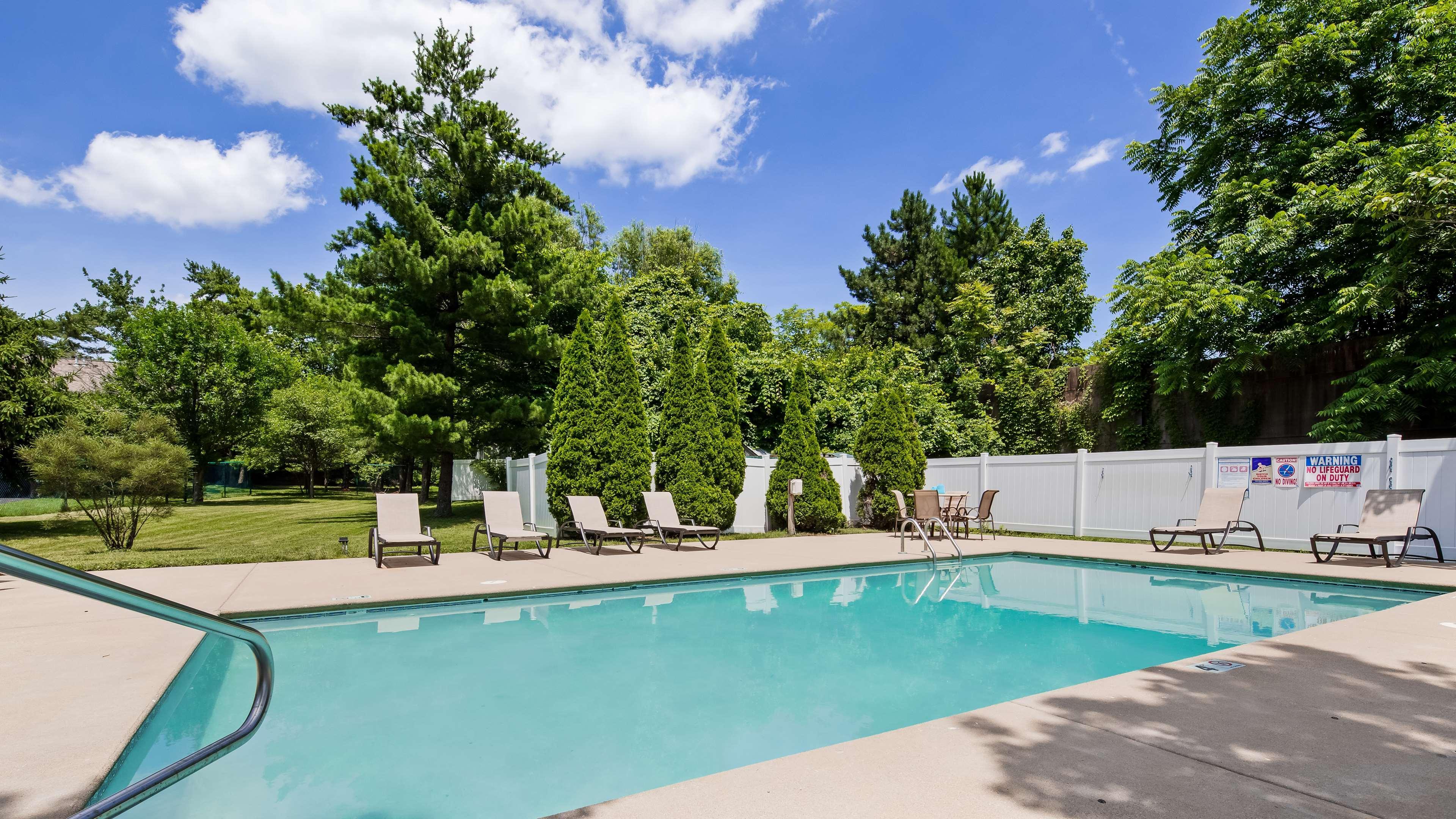 Best Western Plus Hannaford Inn & Suites Kenwood Buitenkant foto