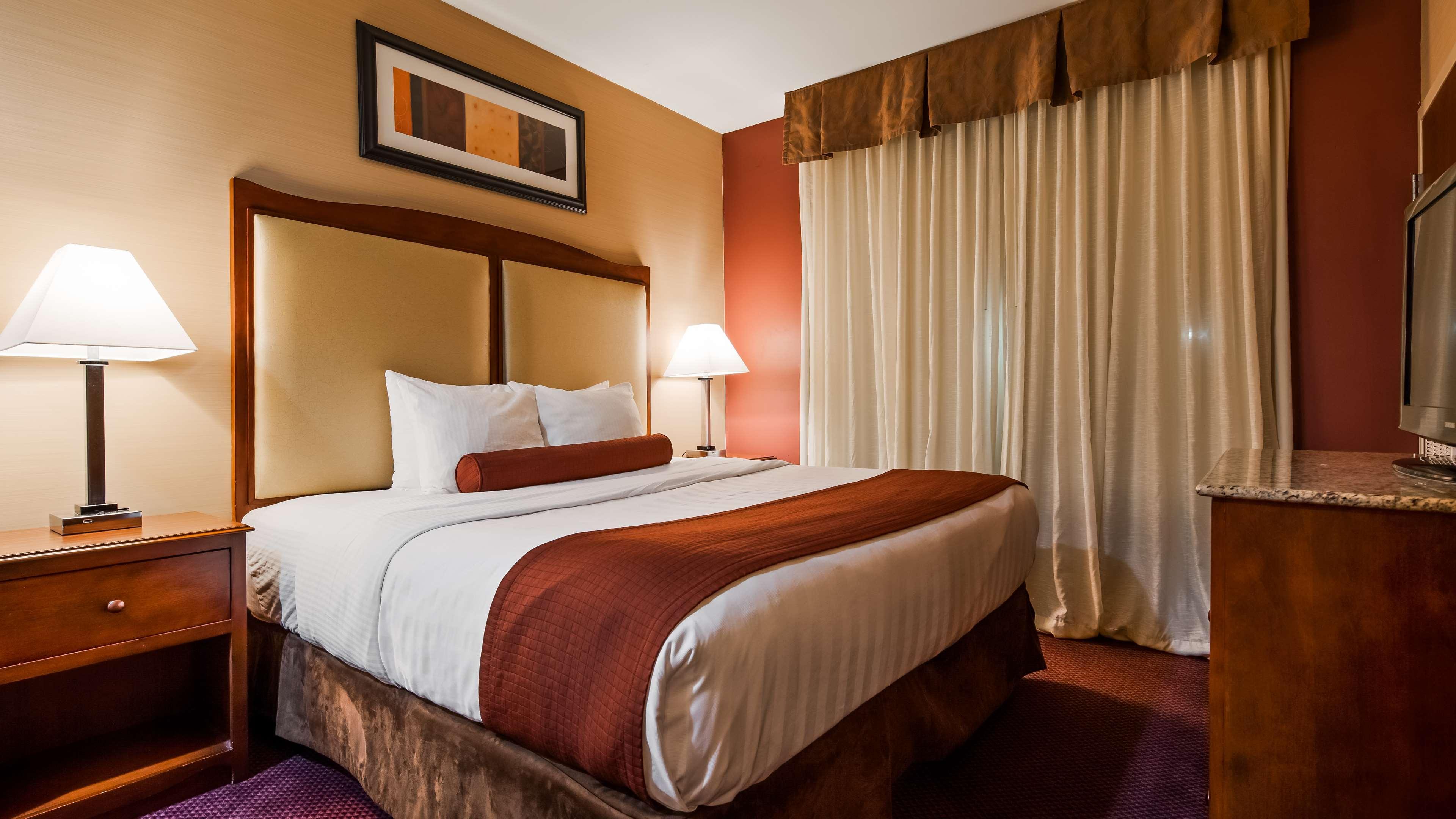 Best Western Plus Hannaford Inn & Suites Kenwood Buitenkant foto