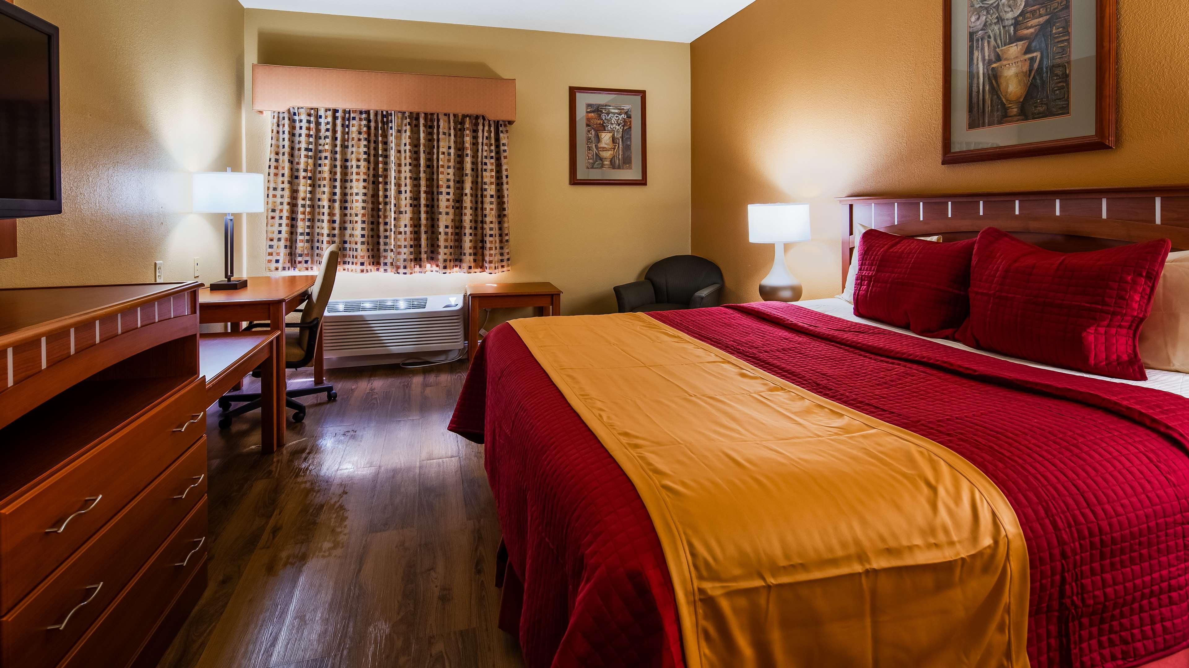 Best Western Plus Hannaford Inn & Suites Kenwood Buitenkant foto