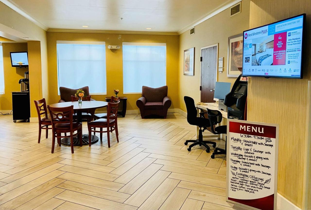 Best Western Plus Hannaford Inn & Suites Kenwood Buitenkant foto