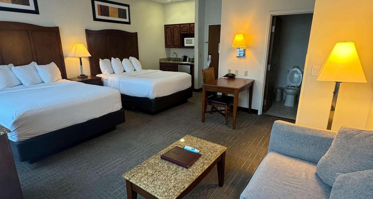 Best Western Plus Hannaford Inn & Suites Kenwood Buitenkant foto