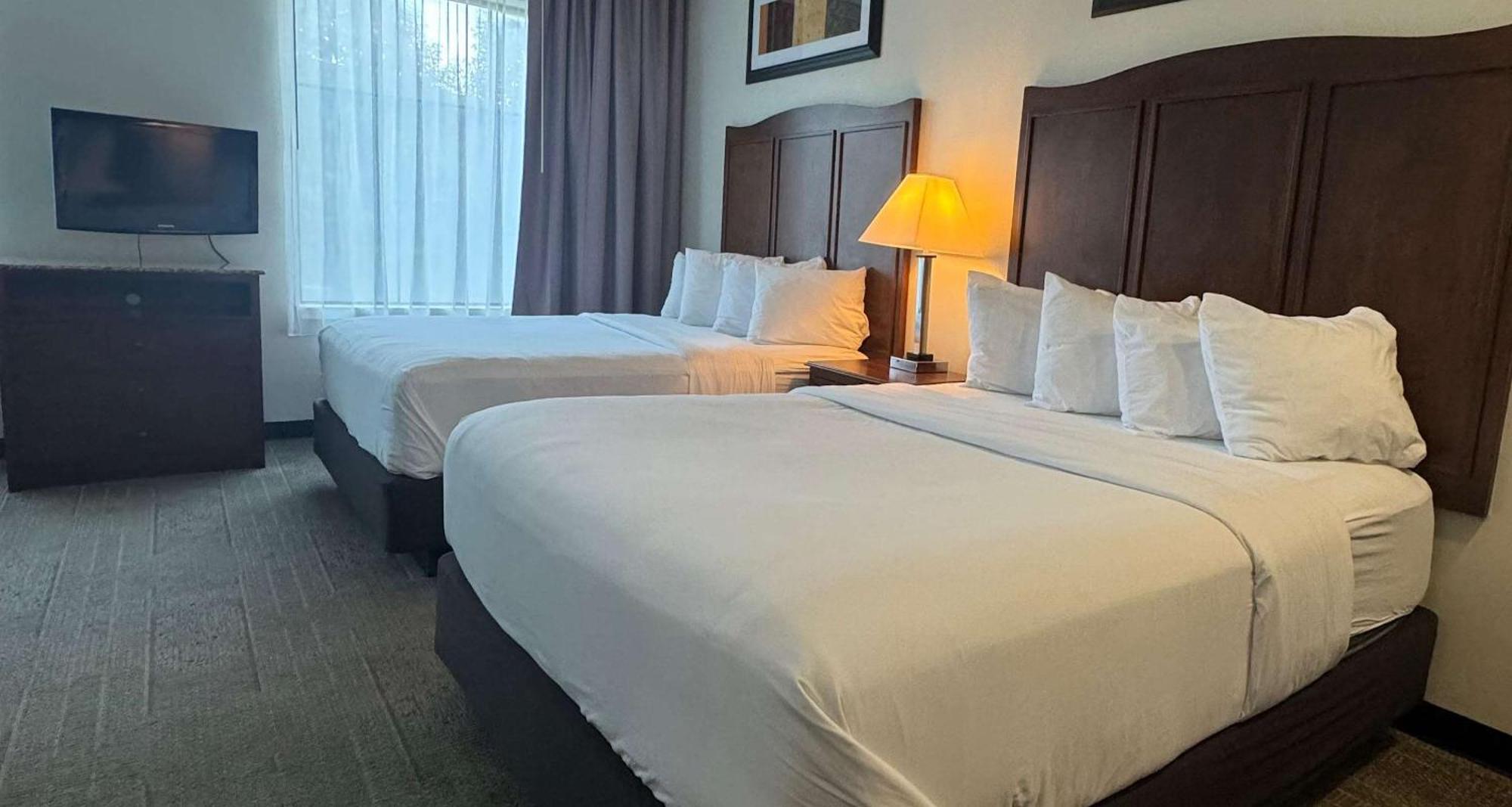 Best Western Plus Hannaford Inn & Suites Kenwood Buitenkant foto