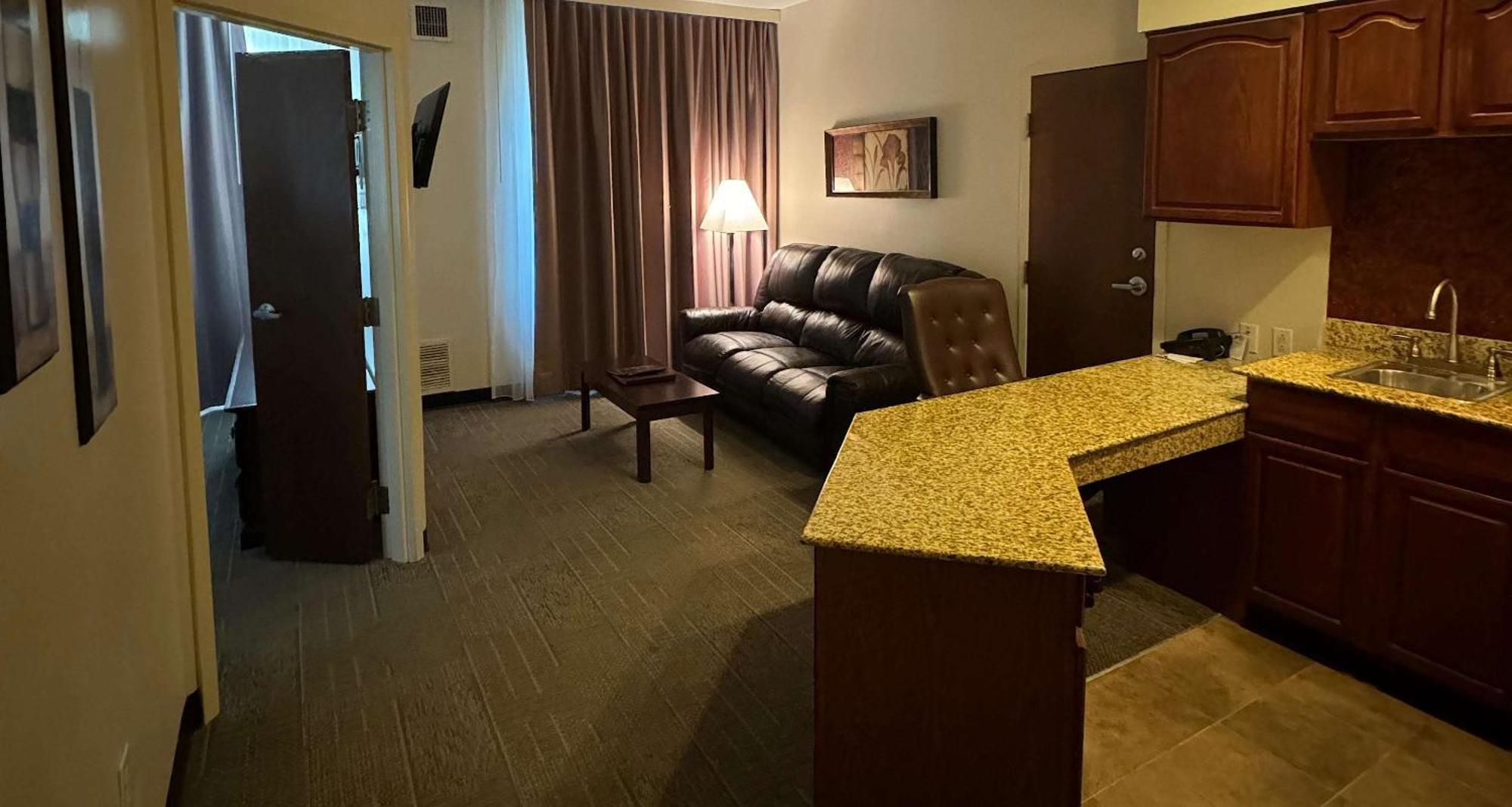 Best Western Plus Hannaford Inn & Suites Kenwood Buitenkant foto