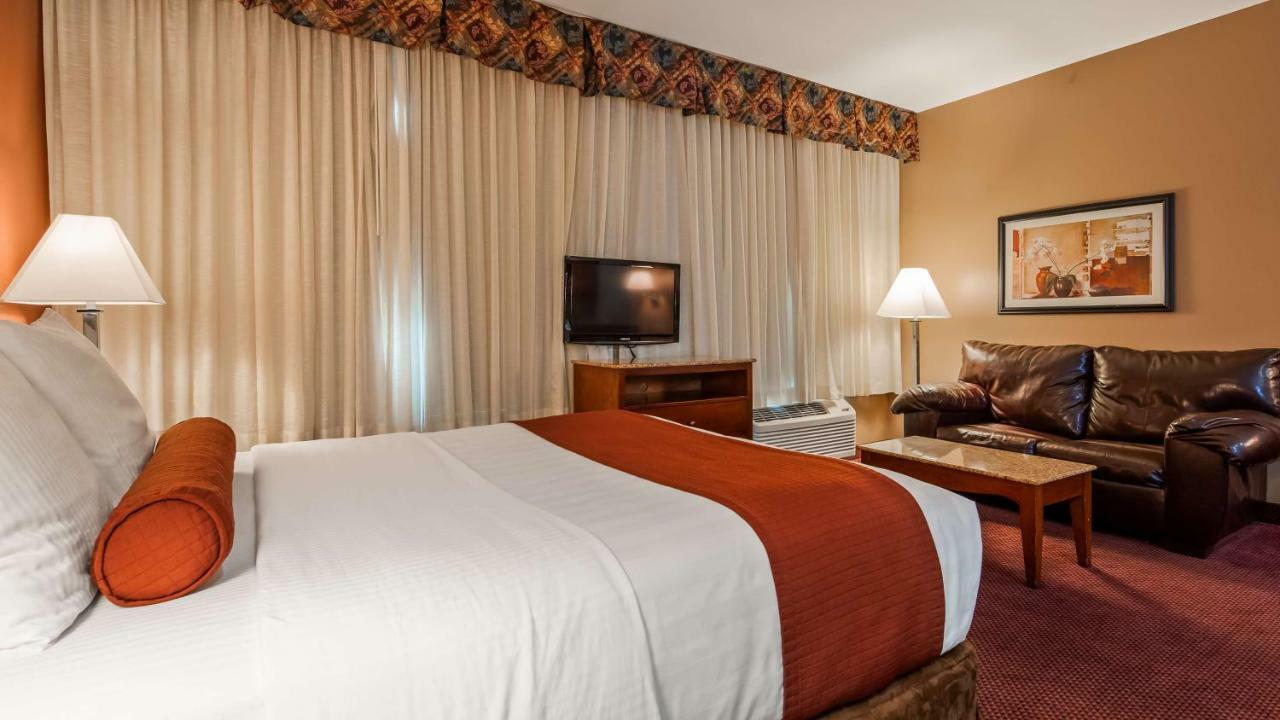Best Western Plus Hannaford Inn & Suites Kenwood Buitenkant foto
